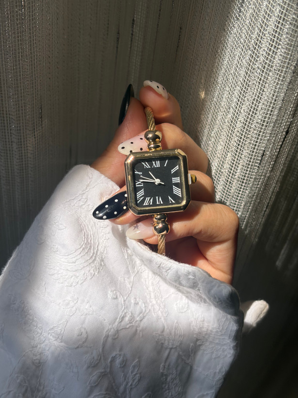 ساعت بنگل صفحه مربع