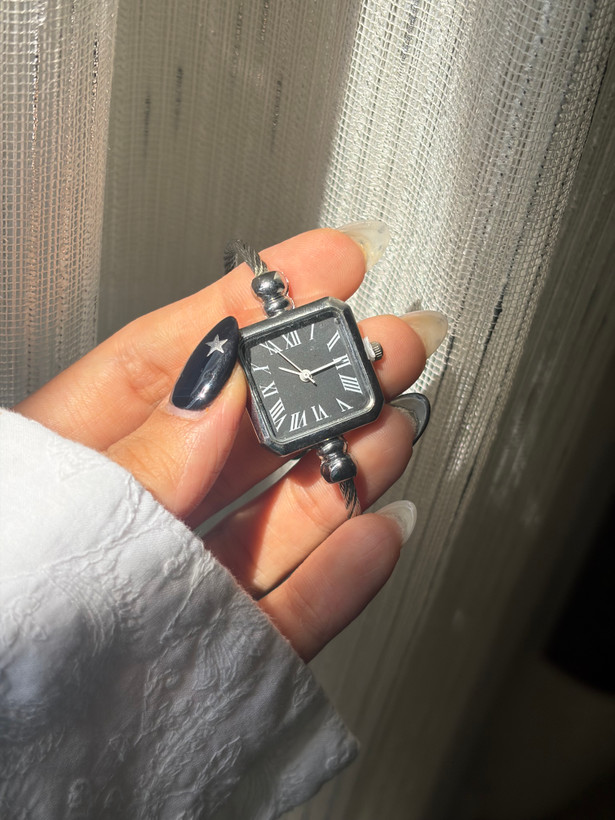 ساعت بنگل صفحه مربع