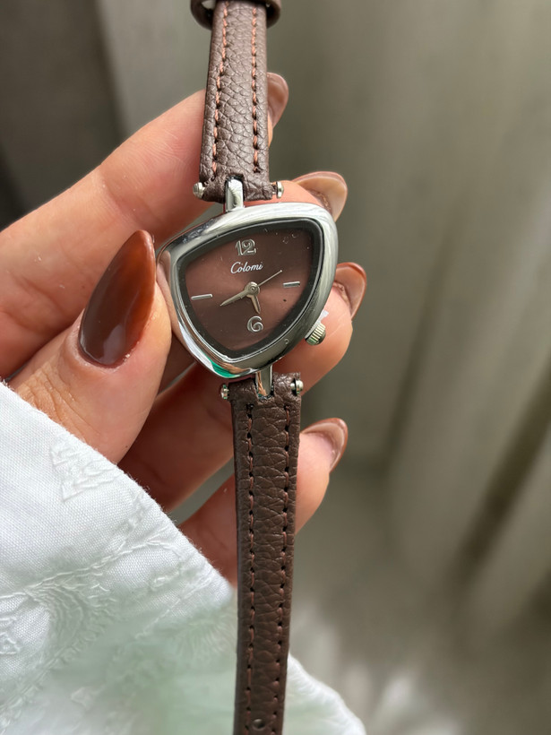 ساعت مینیمال چرمی صفحه دفرمه